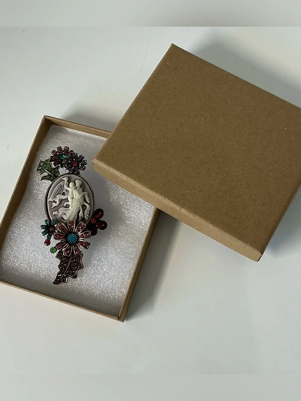 In box big Vintage -Inspired Pink Cameo Floral Brooch - Unbranded